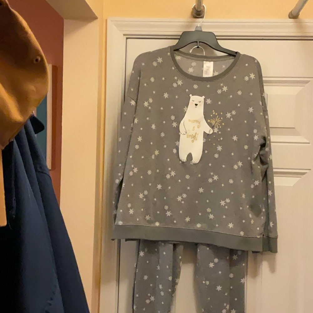 Secret Treasures gray flannel pajamas .Size XL Words Merry & Bright.